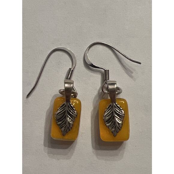 Yellow Swirl Resin Pendant & Matching Earrings w/20” Silver Chain Leaf Detail - Picture 3 of 9